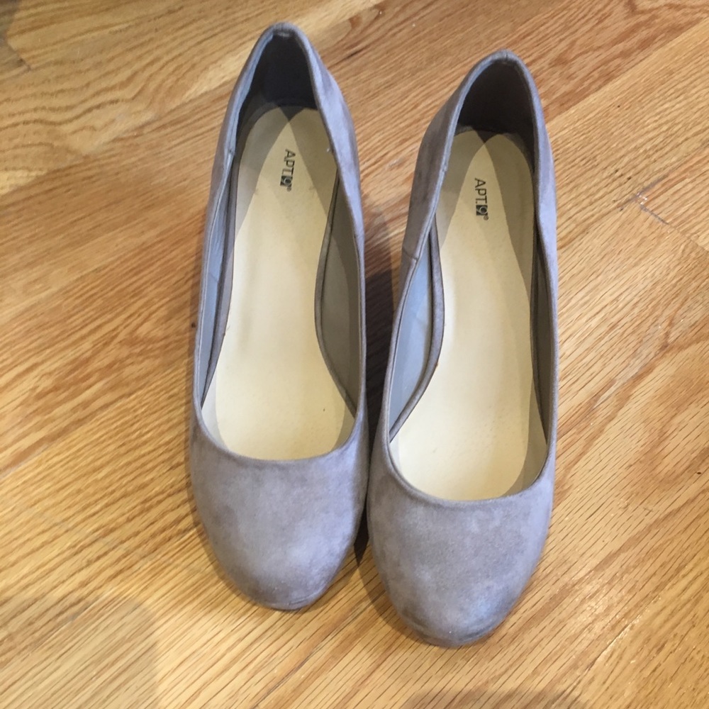 Beige suede wedge heels!  👠 - Picture 3 of 4